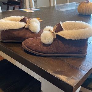 Size 7 Ugg slipper bootie